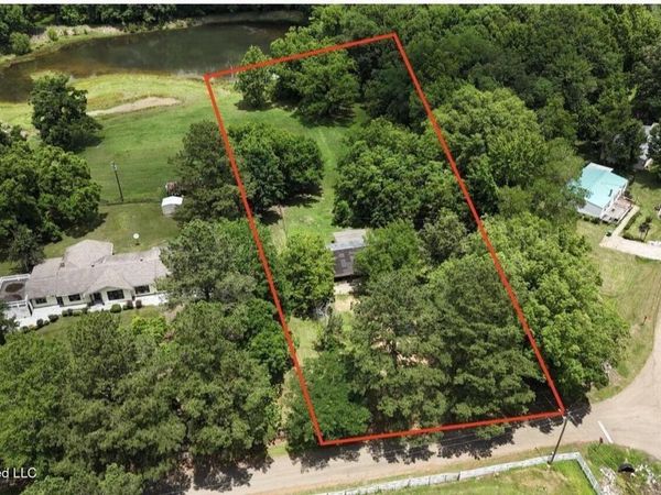 1433 Ross Circle, Jackson, MS 39209