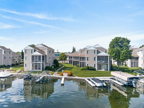 306 E Medusa Street, Unit 8B, Syracuse, IN 46567
