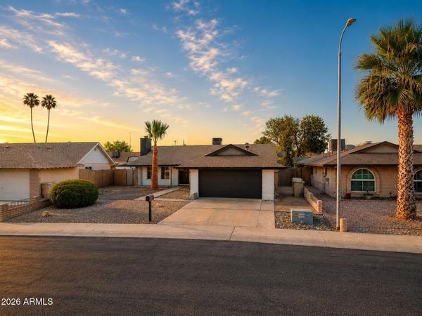 4617 W ECHO Lane, Glendale, AZ 85302