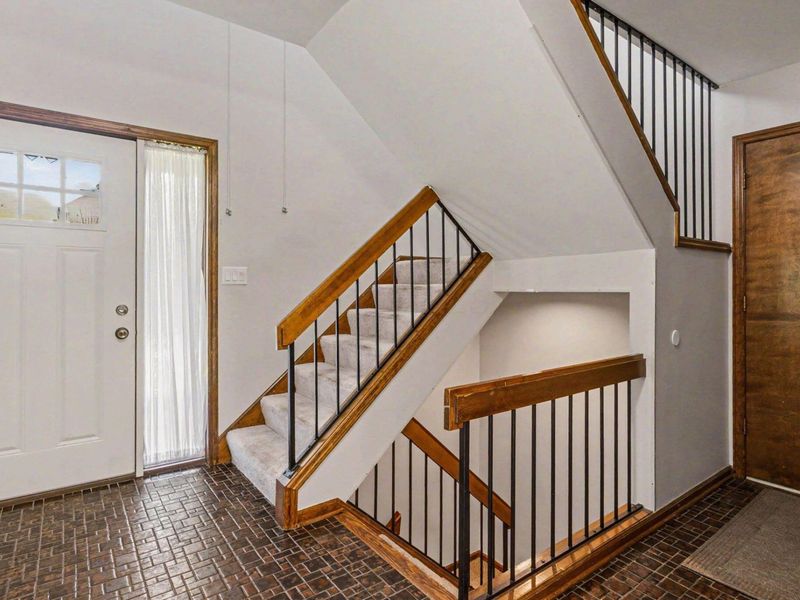 2129 Brookhurst Avenue, Unit D, Columbus, OH 43229 Photo 4