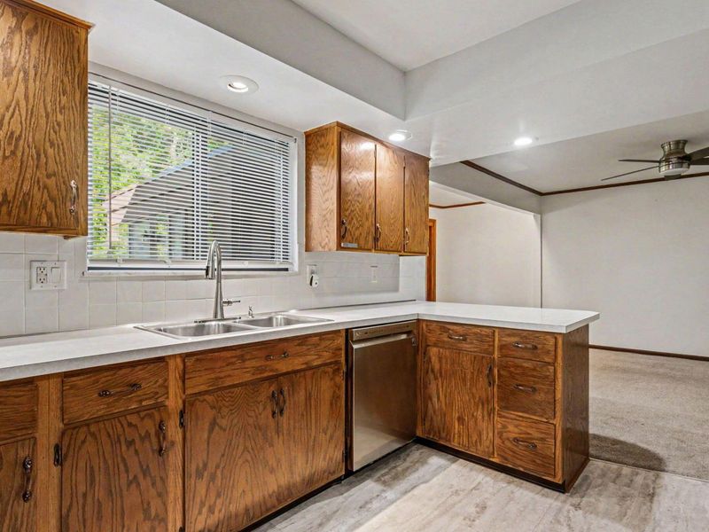 2129 Brookhurst Avenue, Unit D, Columbus, OH 43229 Photo 9