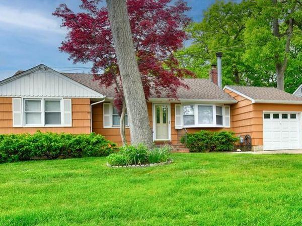 18 Bailey Avenue , Babylon, NY 11702