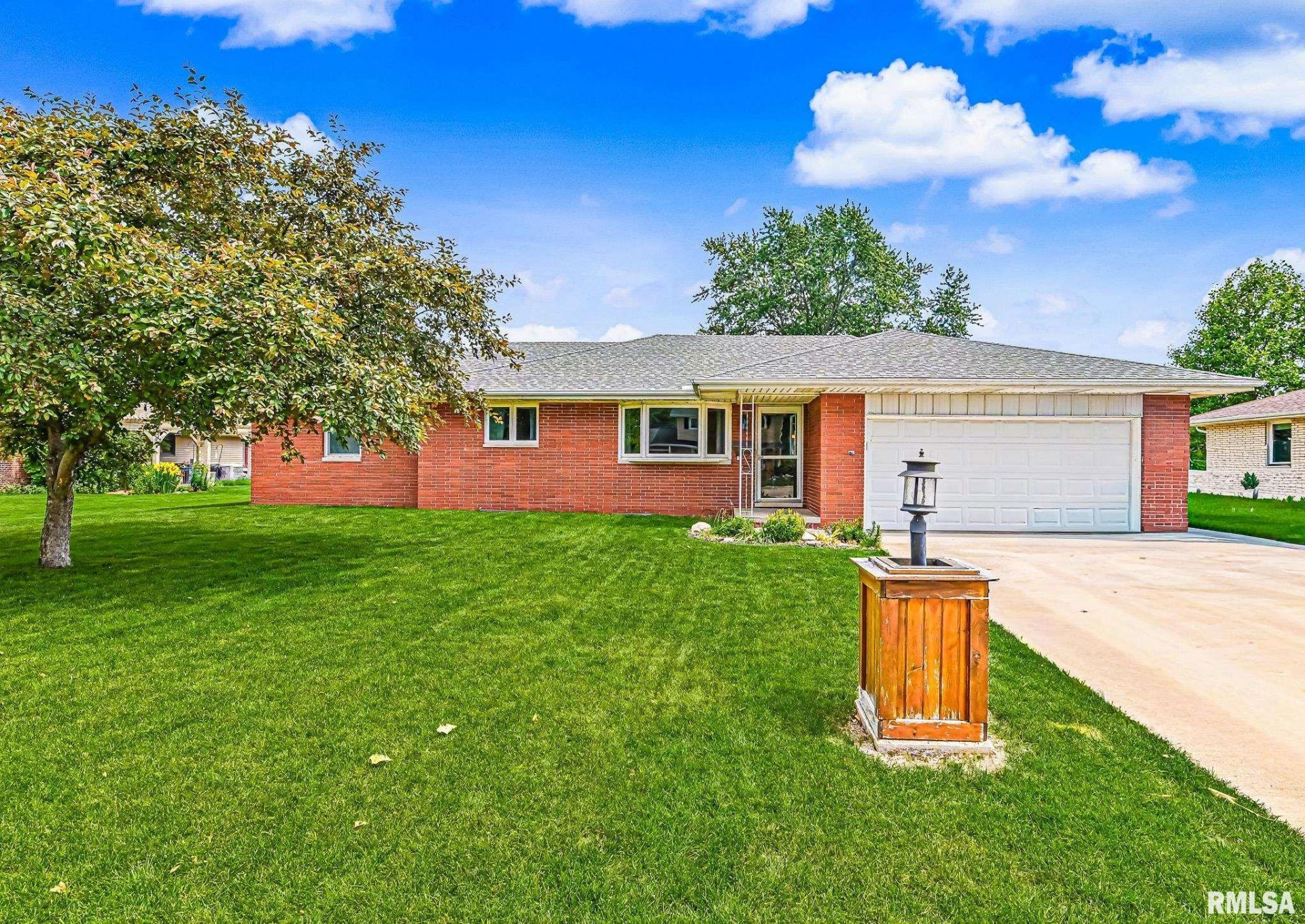 470 E Fernwood Street, Morton, IL 61550 Main Photo