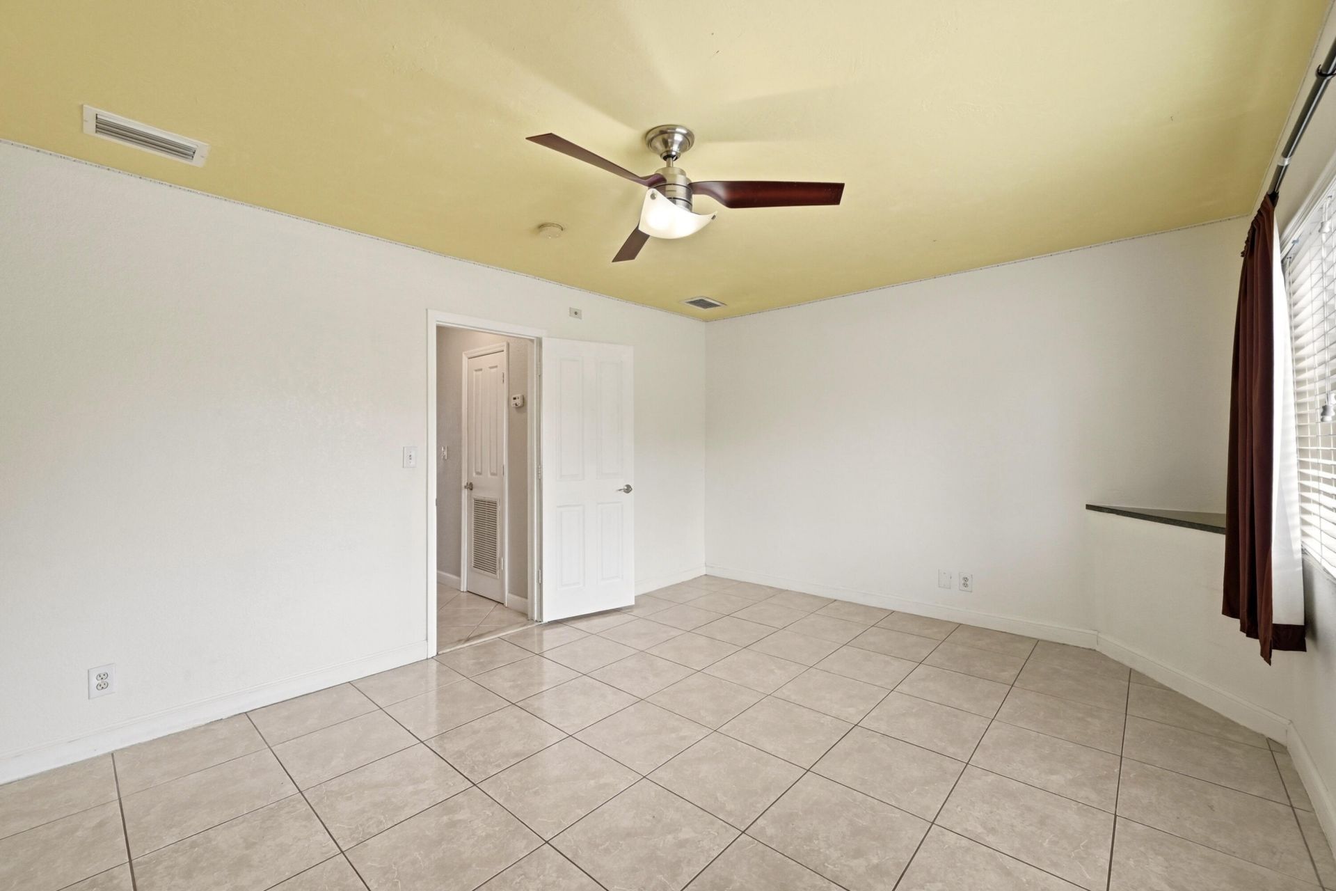 2881 NE 32nd Street, Unit 118, Fort Lauderdale, FL 33306 Photo