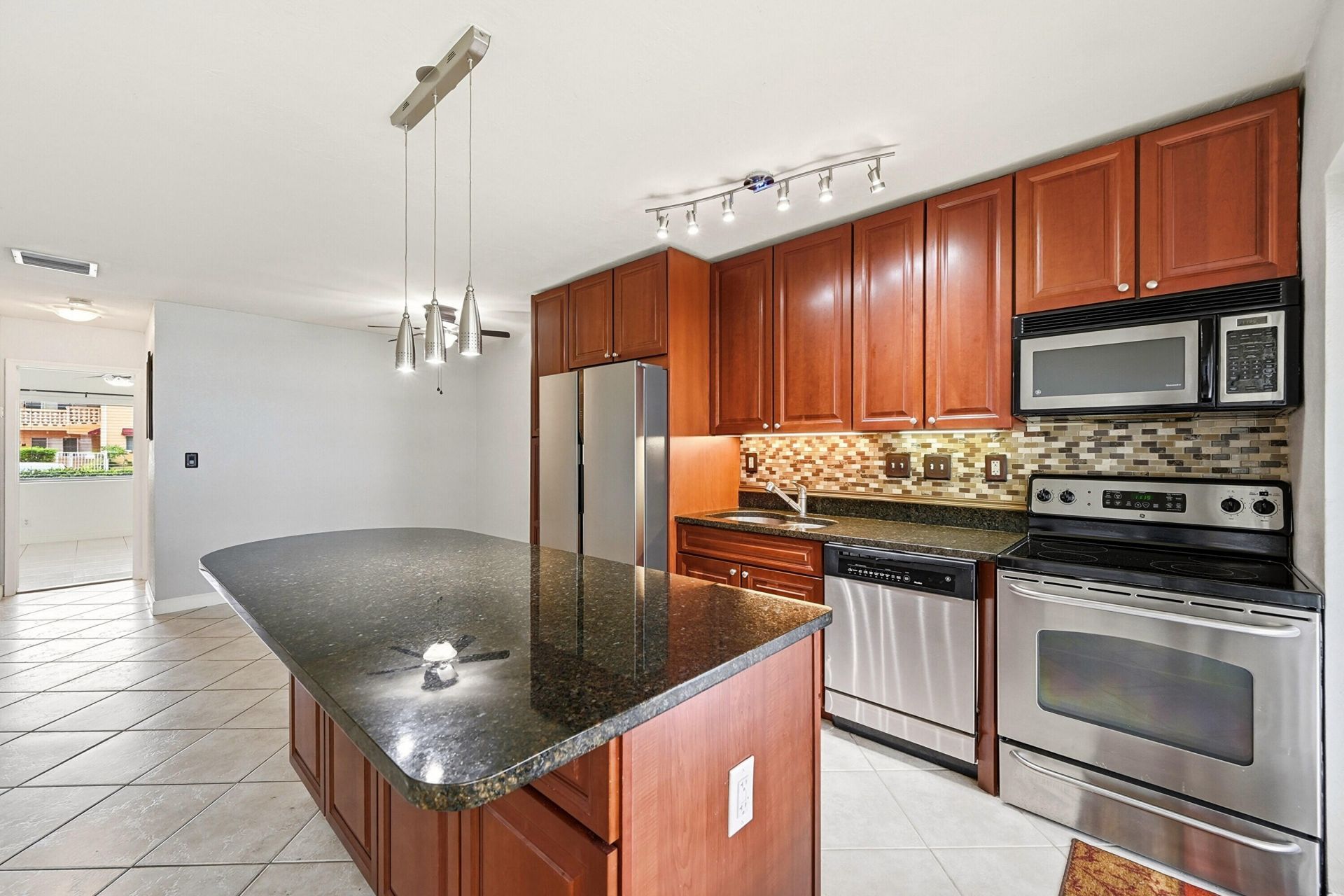 2881 NE 32nd Street, Unit 118, Fort Lauderdale, FL 33306 Photo