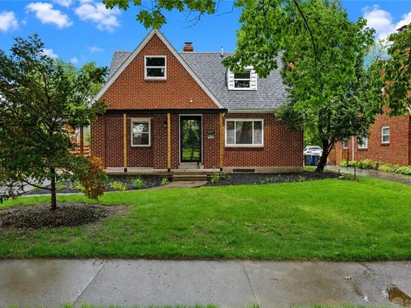 407 Dellwood Avenue, Oakwood, OH 45419