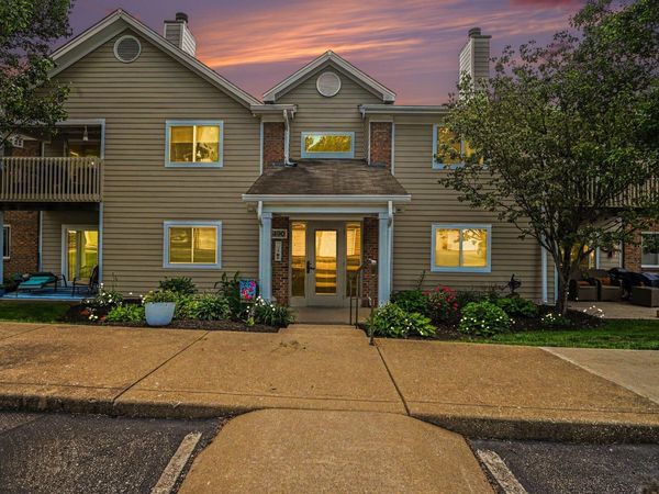 490 Lakeview Drive, Unit 205, Newport, KY 41071