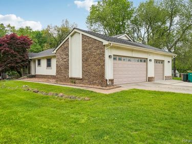 1397 Flamingo Street, Wixom, MI 48393