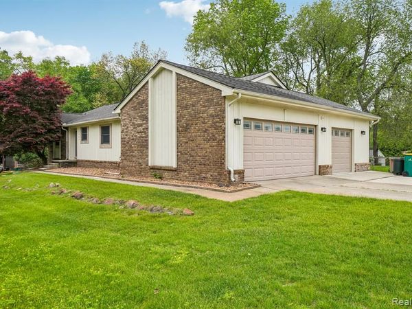 1397 Flamingo Street, Wixom, MI 48393