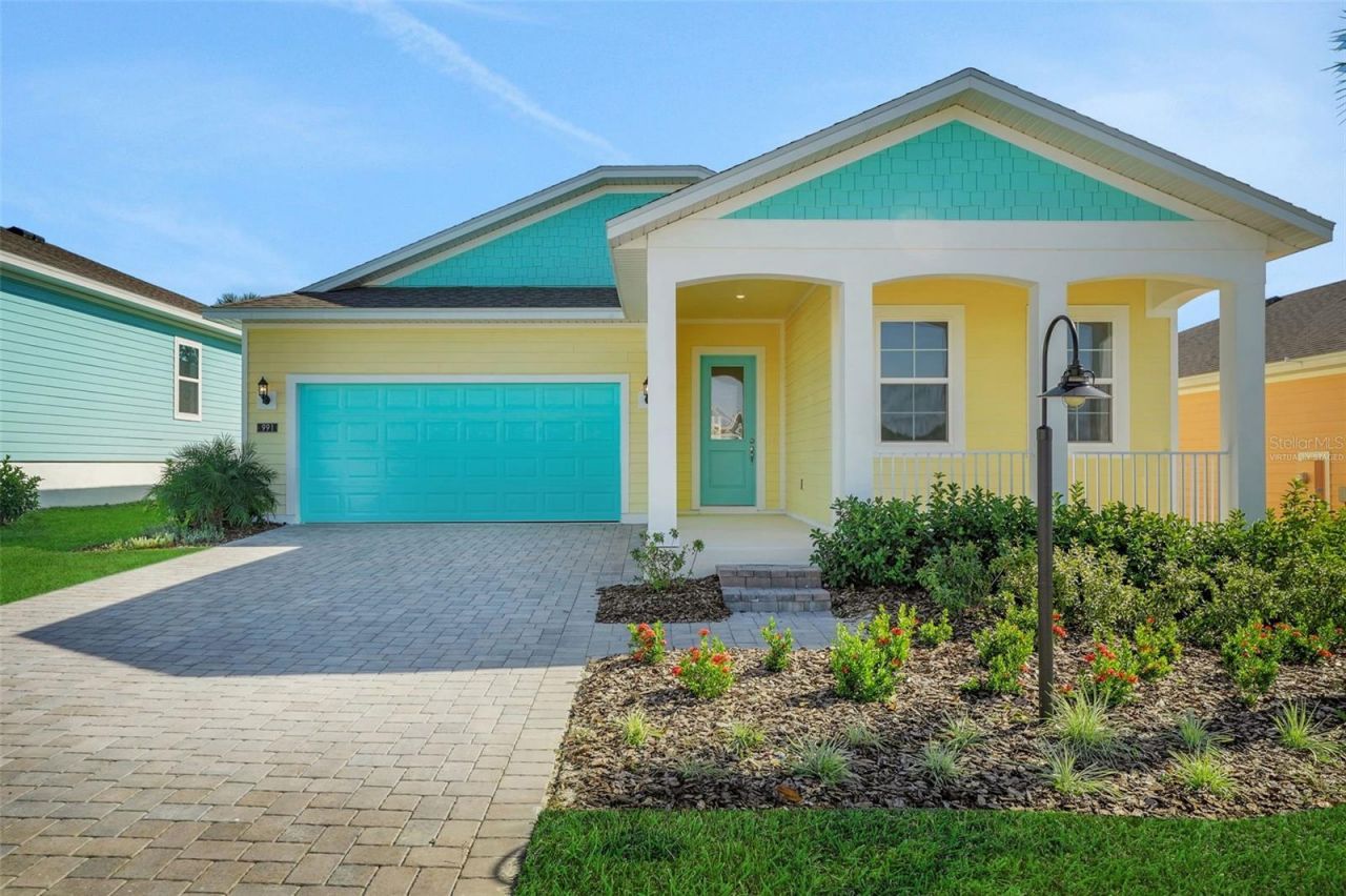 1025 Fiesta Key Circle , Lady Lake, FL 32159 Main Photo