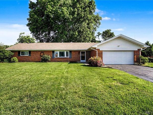 151 Ashford Drive, Centerville, OH 45459