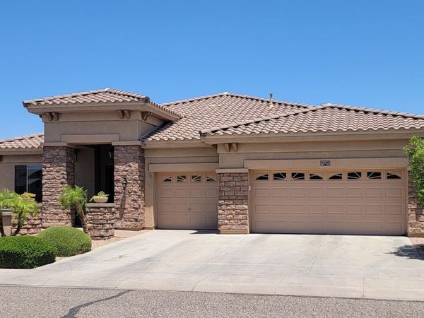 2438 W CAVEDALE Drive, Phoenix, AZ 85085