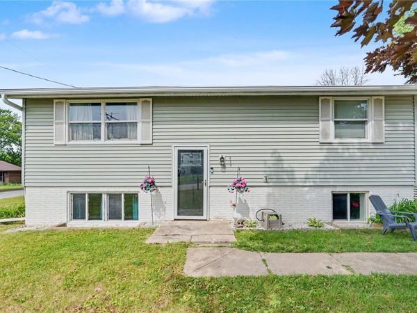 300 Holt Street , Anamosa, IA 52205