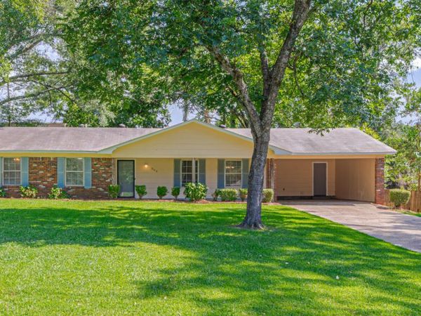 809 Normandy Drive, Clinton, MS 39056