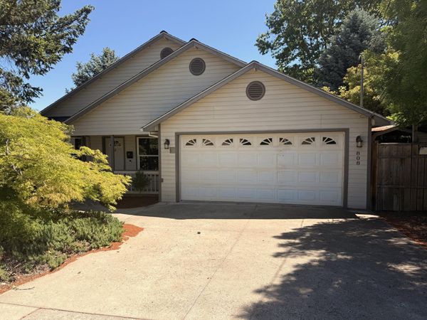 808 N Keene Way Drive, Medford, OR 97504