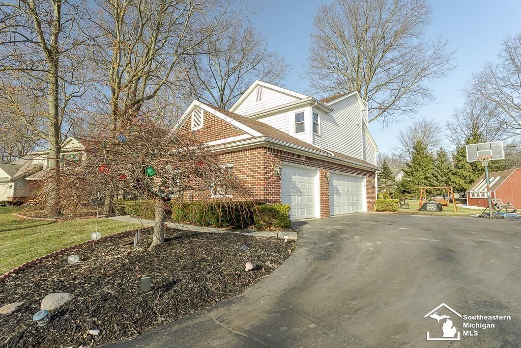 6820 Stonegate Drive, Temperance, MI 48182 Main Photo