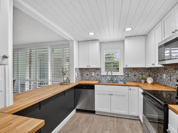 500 Davis Road, Unit 37, Palm Springs, FL 33461