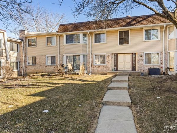 2928 Roberts Drive, Unit 8, Woodridge, IL 60517