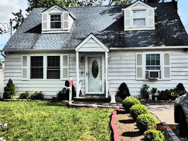 19 3rd Street, Lindenhurst, NY 11757