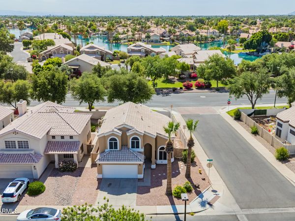929 S SCALLOP Drive, Gilbert, AZ 85233