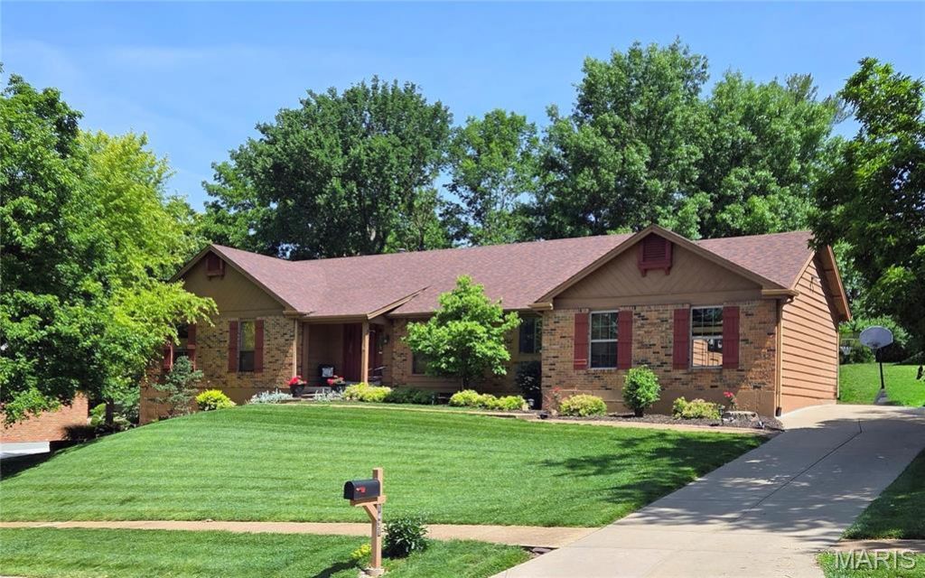 1431 Dietrich Oaks Drive , Ballwin, MO 63021 Main Photo