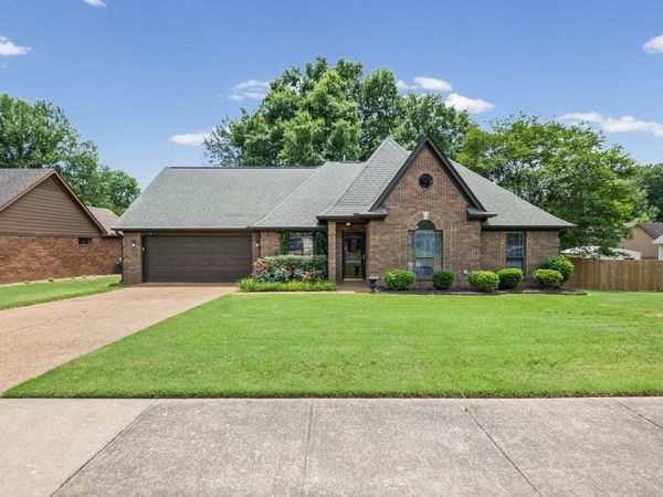 7661 SHADOW GLEN LN, Bartlett, TN 38002