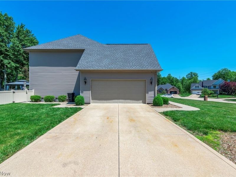 20424 Scotch Pine Way, Strongsville, OH 44149 Photo 4