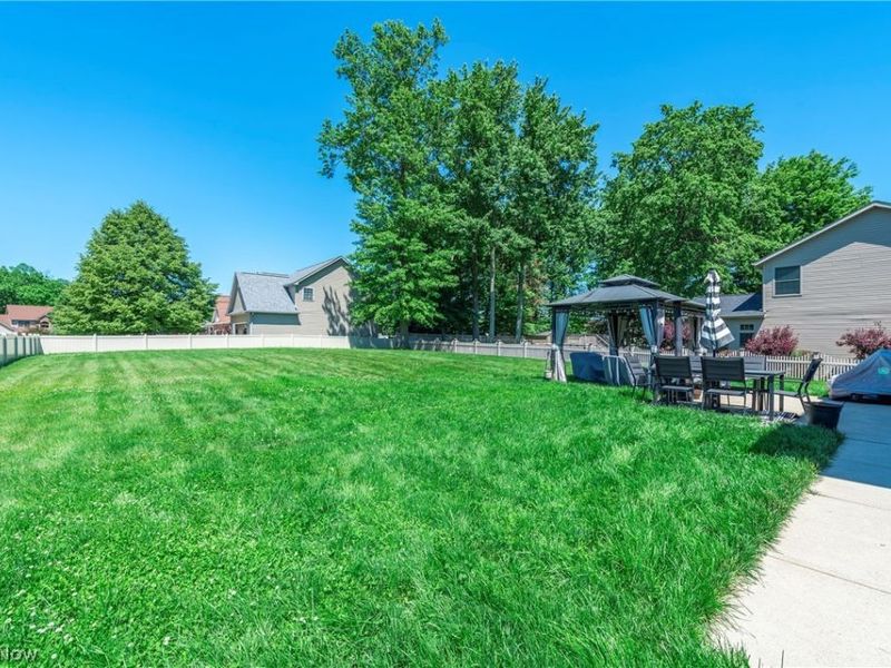 20424 Scotch Pine Way, Strongsville, OH 44149 Photo 7
