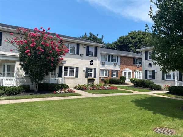212 Kensington Lane , Bethpage, NY 11714