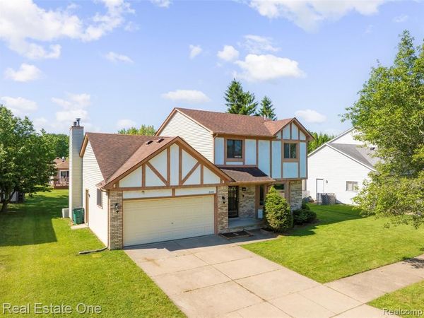 2202 Prescott Drive, Troy, MI 48083