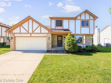 2202 Prescott Drive, Troy, MI 48083