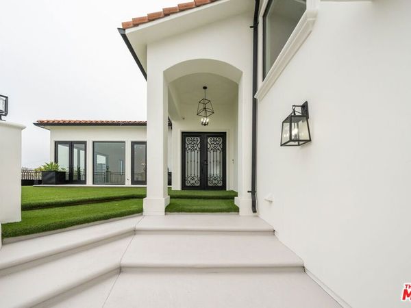 4576 MARTSON Drive, Encino, CA 91316