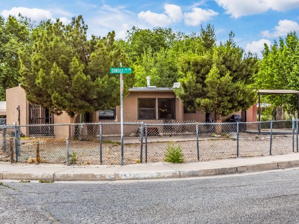 175 Sunset Place SW, Albuquerque, NM 87105