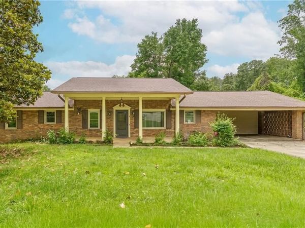 4918 Old Cornelia Highway , Lula, GA 30554