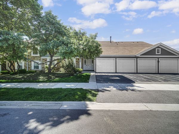 607 Berkley Court , Unit Z2, Schaumburg, IL 60194