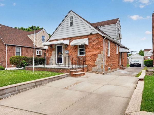 8311 Little Neck Parkway , Glen Oaks, NY 11004
