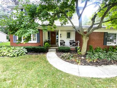 1707 Fox River Drive, Bloomfield Hills, MI 48304