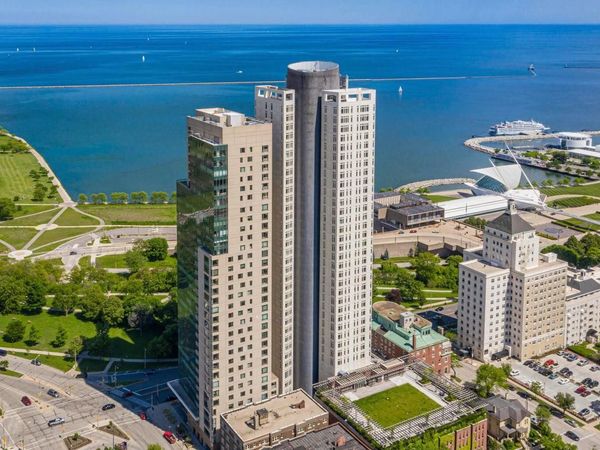 923 E Kilbourn AVENUE, Unit 2103, Milwaukee, WI 53202