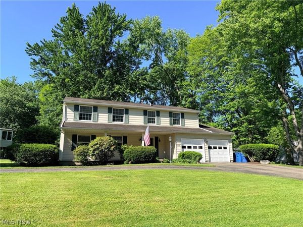 520 Heatherwood Drive SE, Warren, OH 44484