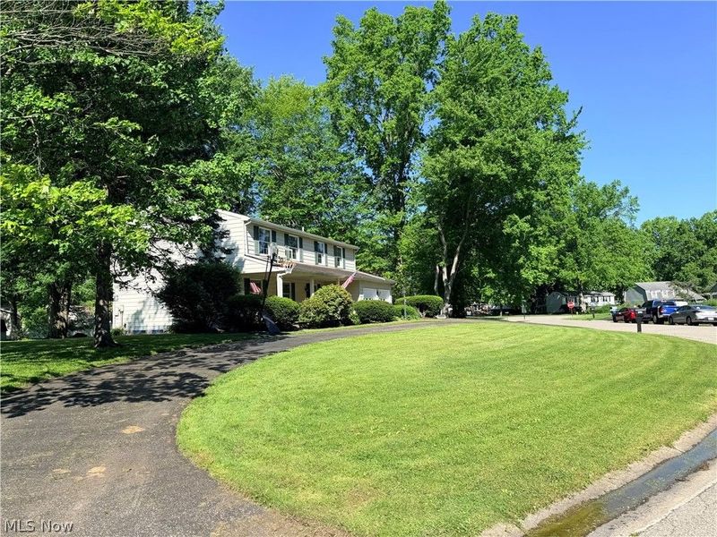 520 Heatherwood Drive SE, Warren, OH 44484 Photo 3