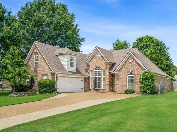 30 BLACKHILL CV, Oakland, TN 38060