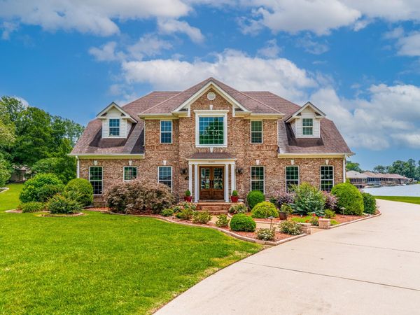 2164 Fairway Dr, Dyersburg, TN 38024