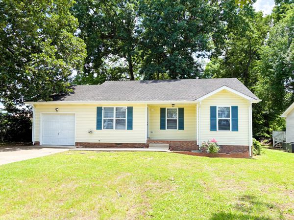 952 Princeton Dr, Clarksville, TN 37042