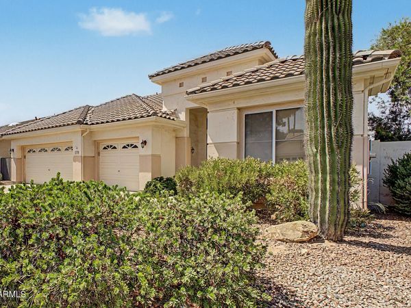 1528 E LAREDO Street, Chandler, AZ 85225