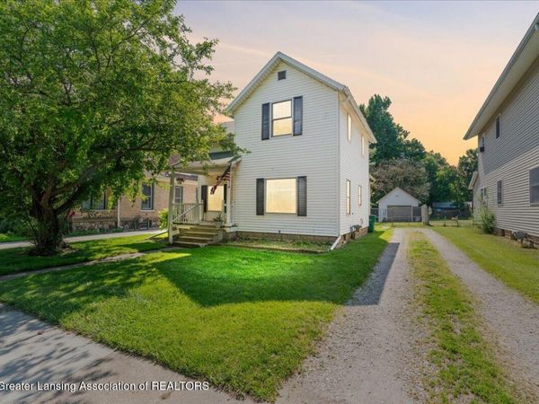725 N Cochran Avenue, Charlotte, MI 48813