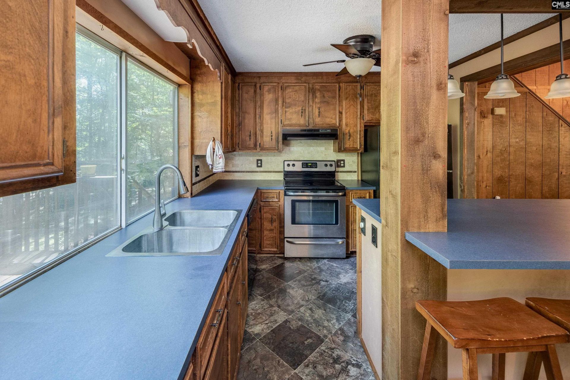 841 Foxden Road  Photo 8