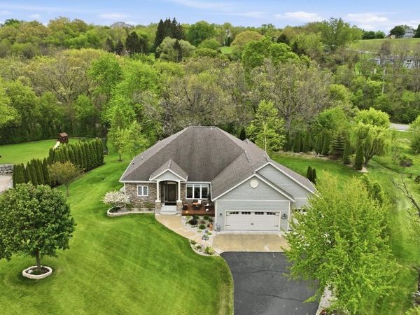 S30W27725 Creekside COURT, Waukesha, WI 53188