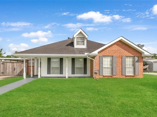 2716 DEER CREEK Drive , Violet, LA 70092