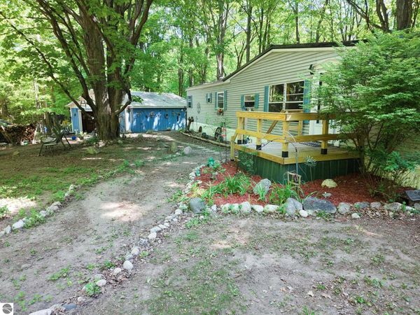 13517 Viaduct Road, Copemish, MI 49625