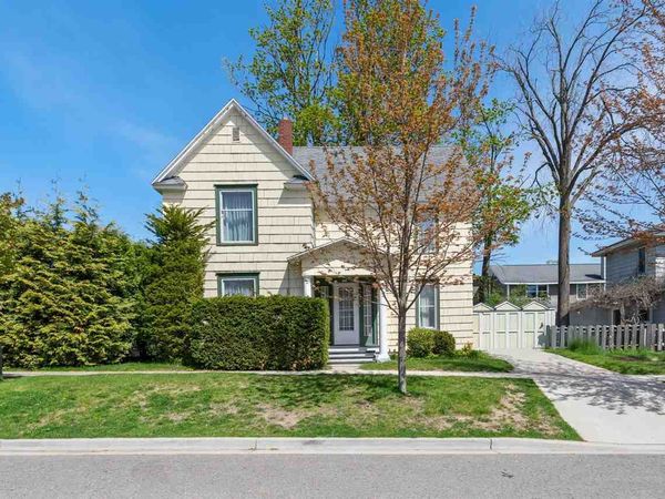 313 Summit Street, Petoskey, MI 49770